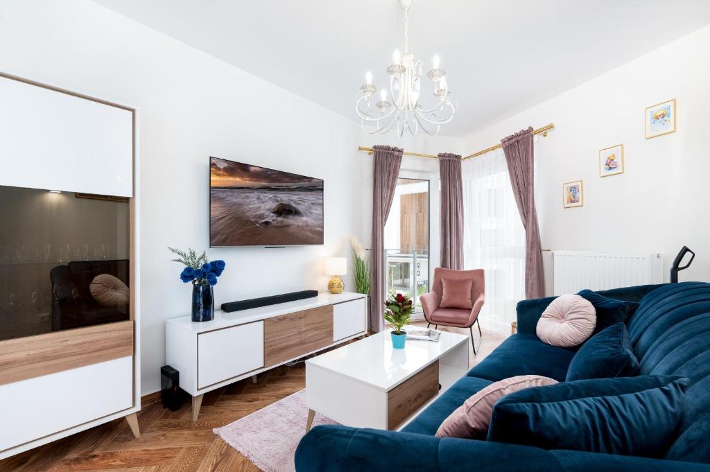 Salon z jadalnią w apartamencie Anielskie Wakacje w Gąskach